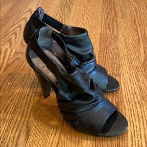 Kenneth Cole Reaction Heels